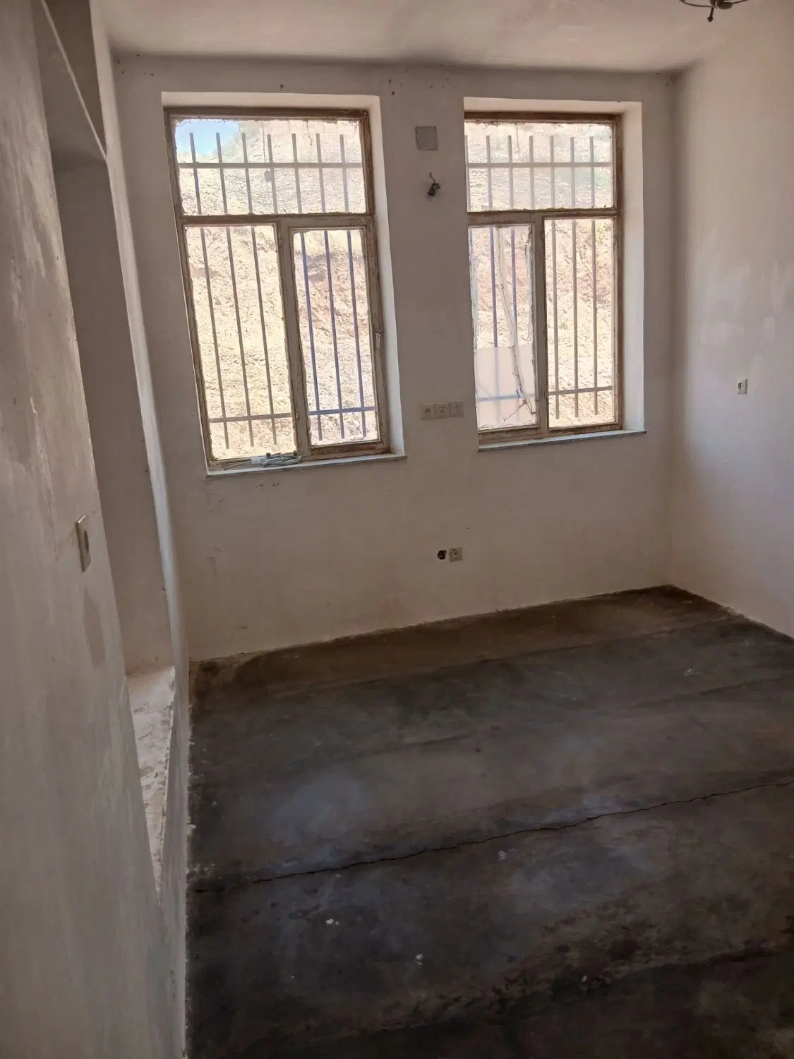 خانه دوطبقه ۶۰متری درپشت شهرداری قصرشیرین