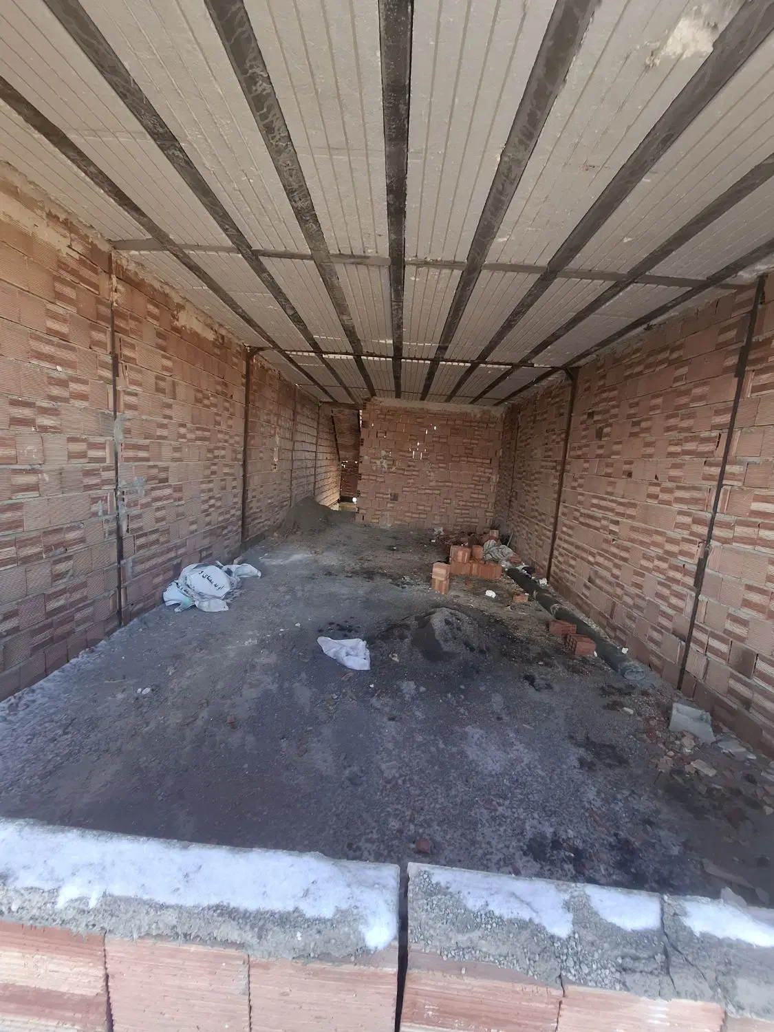 خانه نیمه ساخت