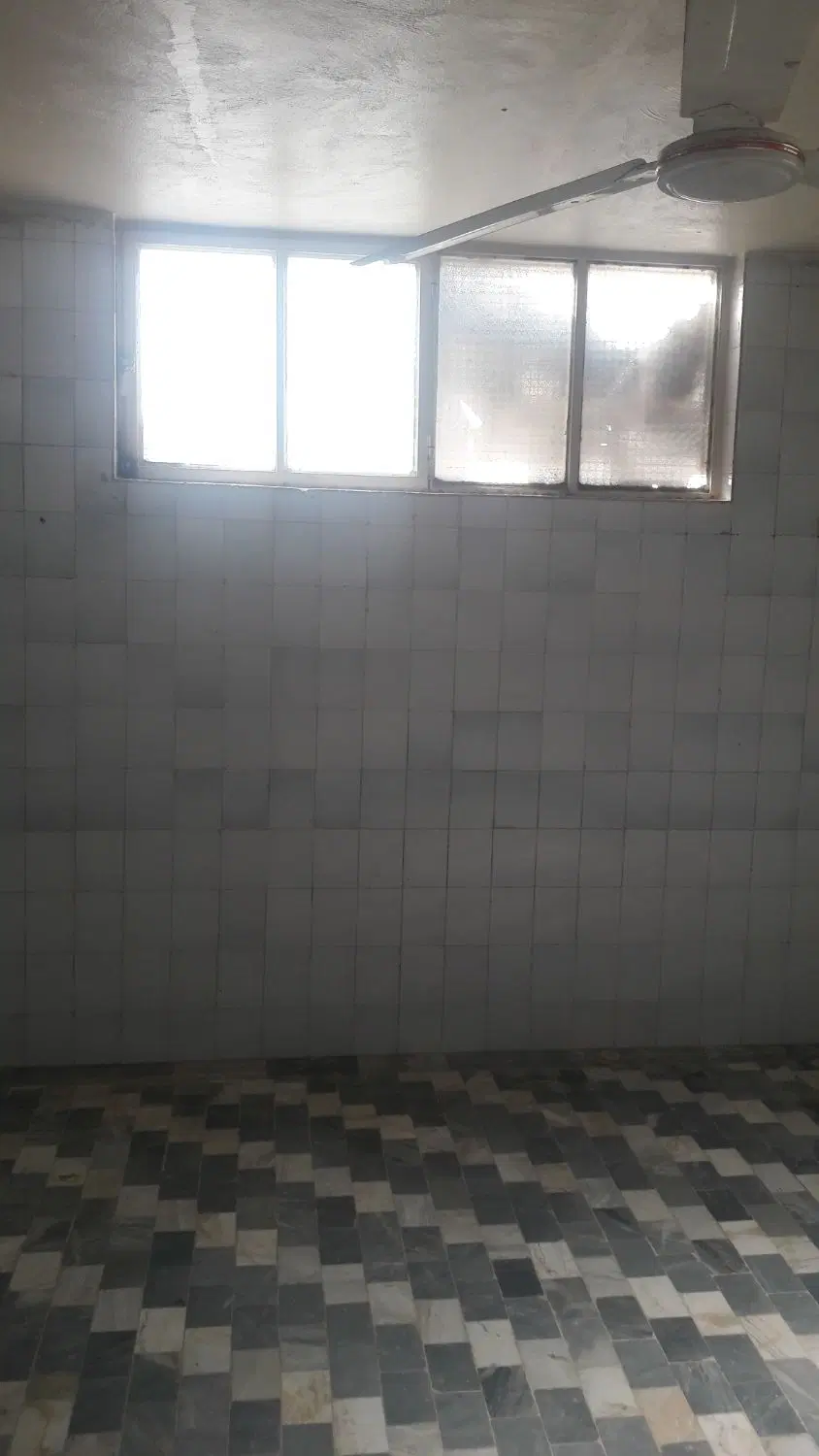 زیرزمین ۵۰متری راه جدا تمیز