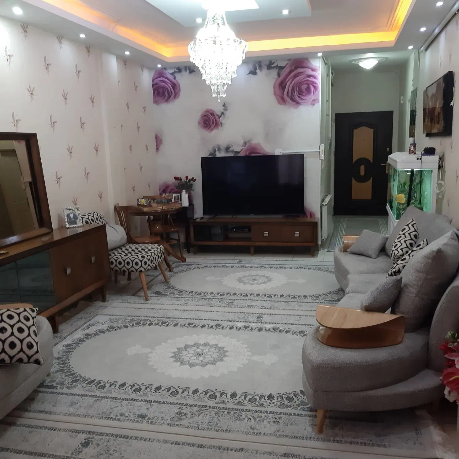 ۸۰ متری، دوخواب،میدان مرکزی