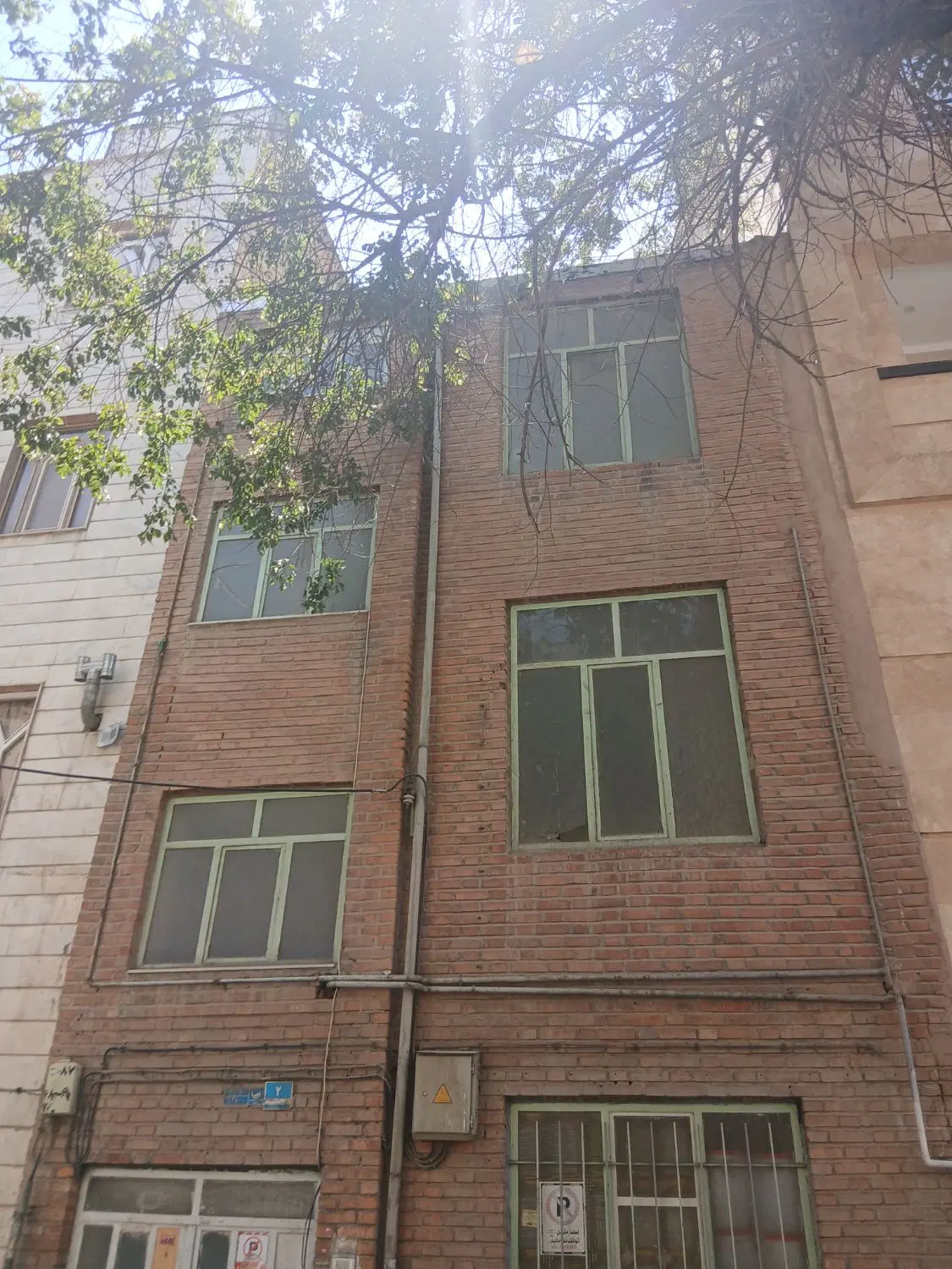 ۸۰ متری مسکونی