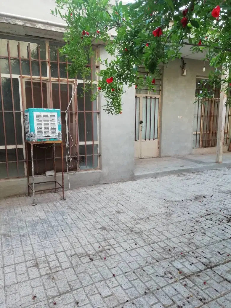 منزل ویلایی در طالقانی ۸ دو نبش