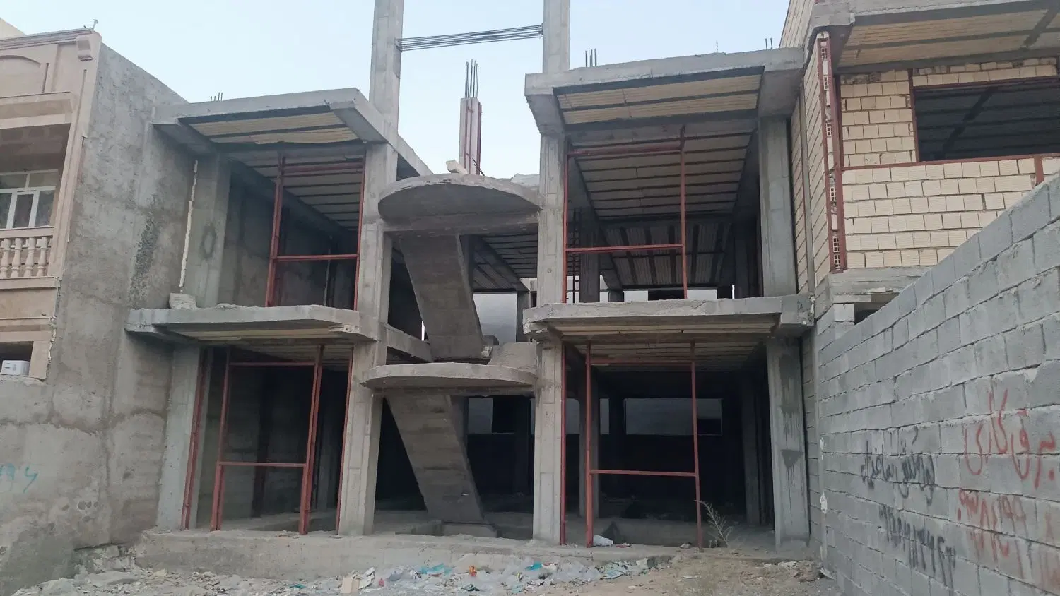 فروش زمین ۳۰۰ واحدی عثمان آباد