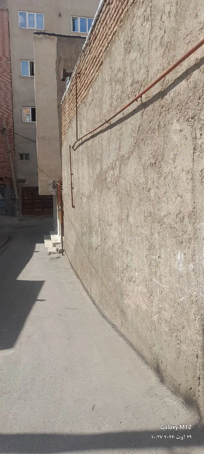 حیاط مسکونی قابل نشیمن متراژ ۲۰۰ دوکله