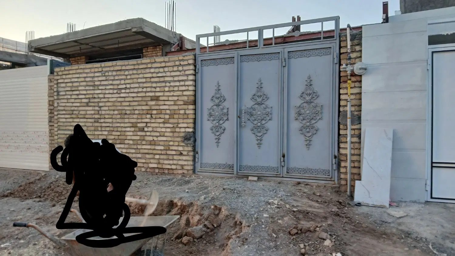 فروش یک باب ساختمان نیمه کاره درشهرک رجایی