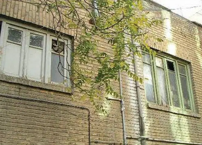 کلنگی۱۲۰مترمسکونی_جنوبی۲نبش_۵ط‌روی‌همکف_تک‌مالک