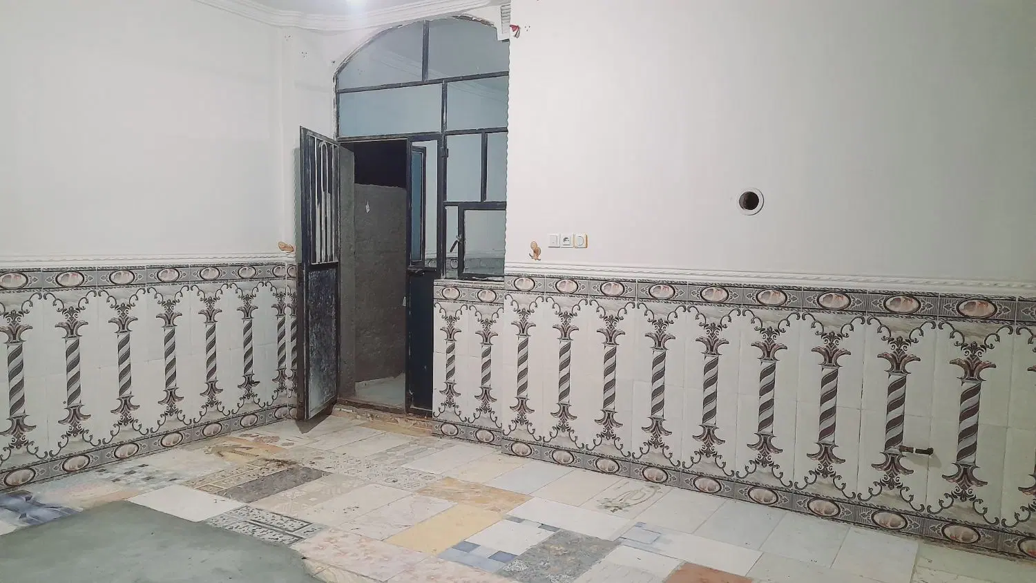 طبقه دوم جام جم ۸۳ میلان ۲