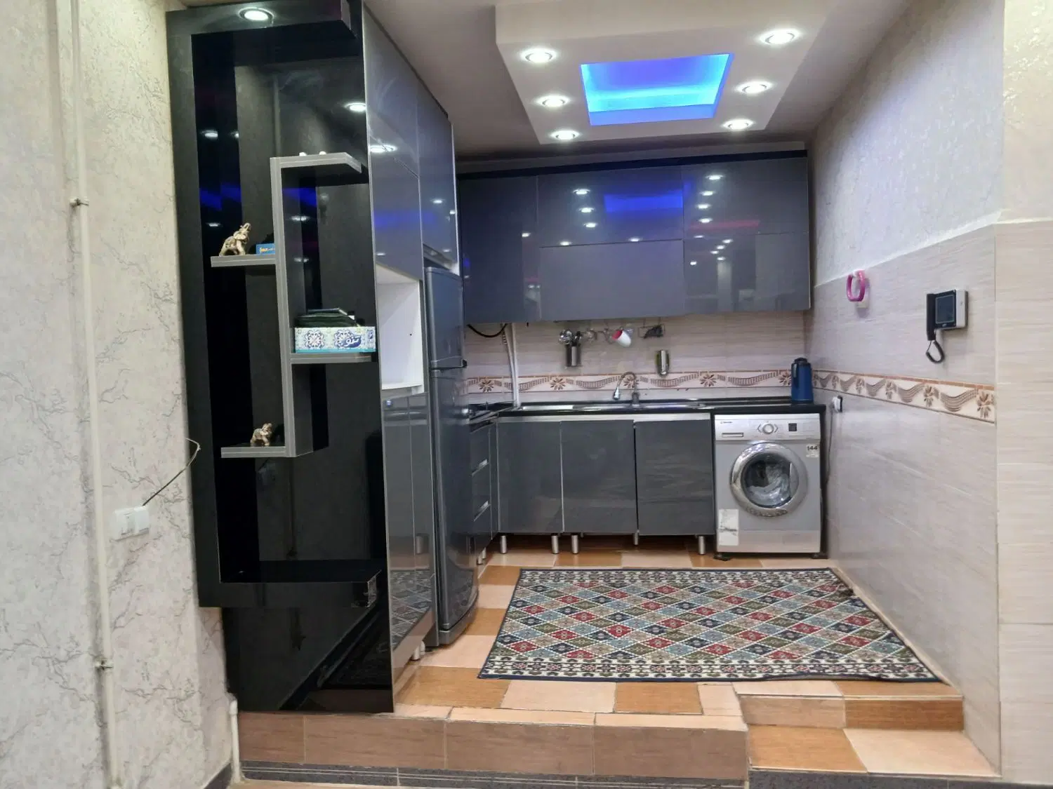 منزل مسکونی با مغازه