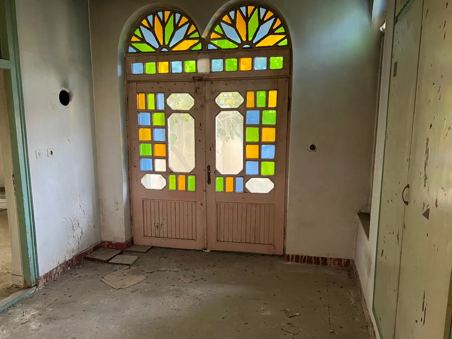 خانه کلنگلی ۲۲۸ متر کل زمین