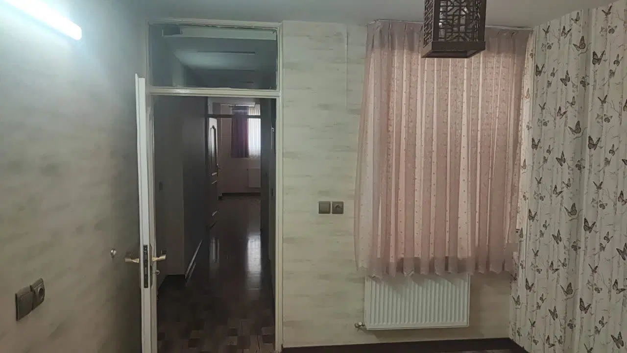 180متر  سه  خواب طبقه  اول