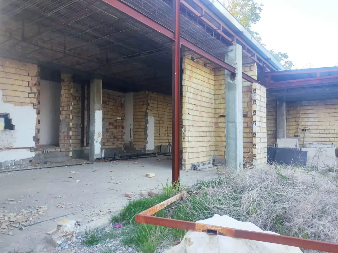 ویلای نیمه کاره در شهرک