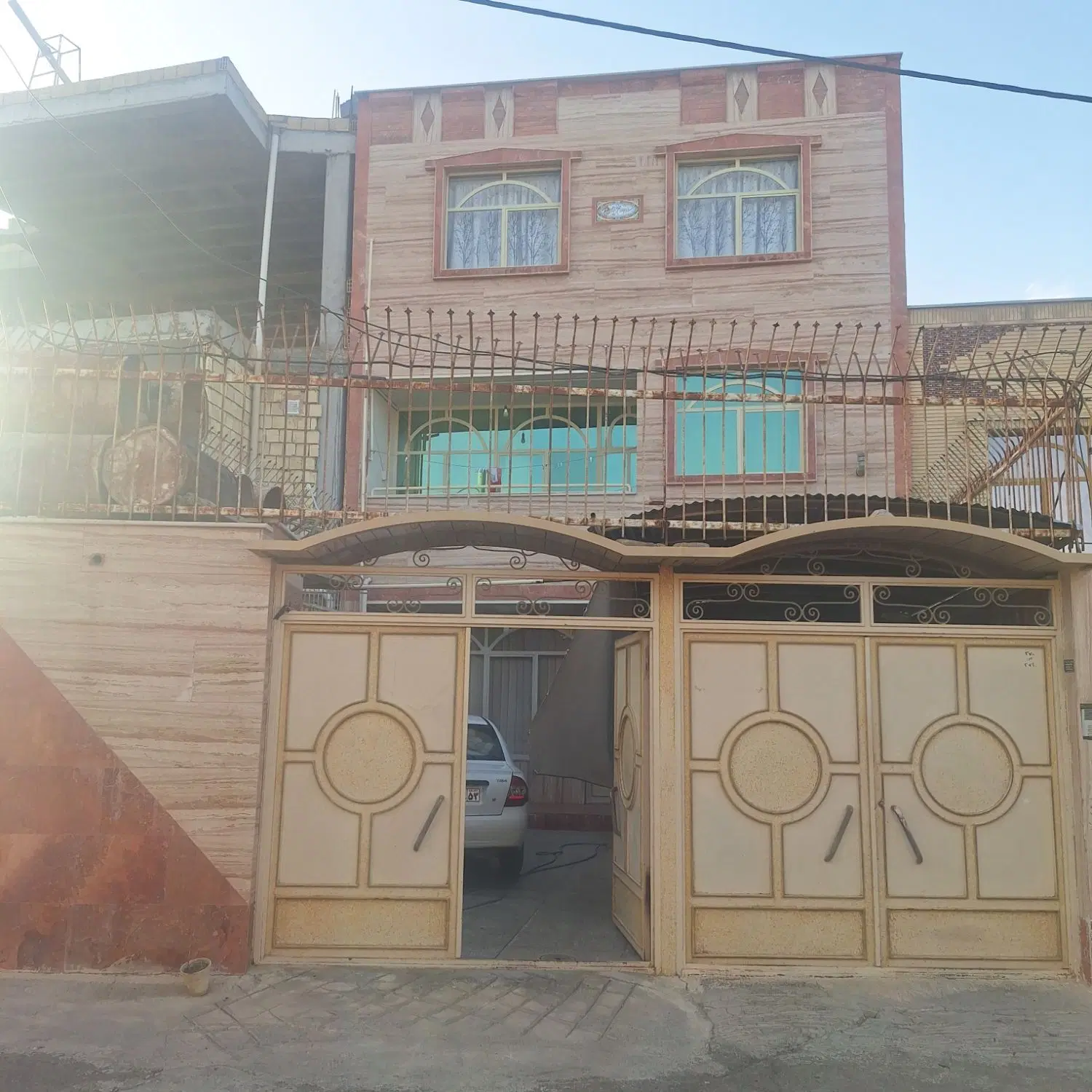 ساختمان ۳طبقه