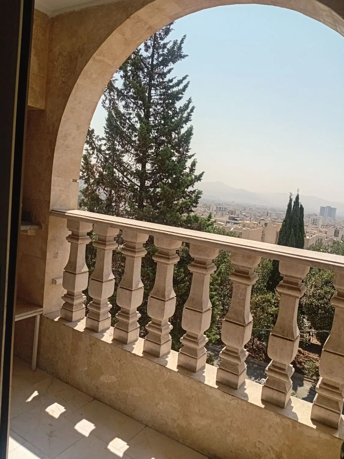 فروش مستقلات 5 واحد مسکونی + 2 مغازه تجاری کیانشهر