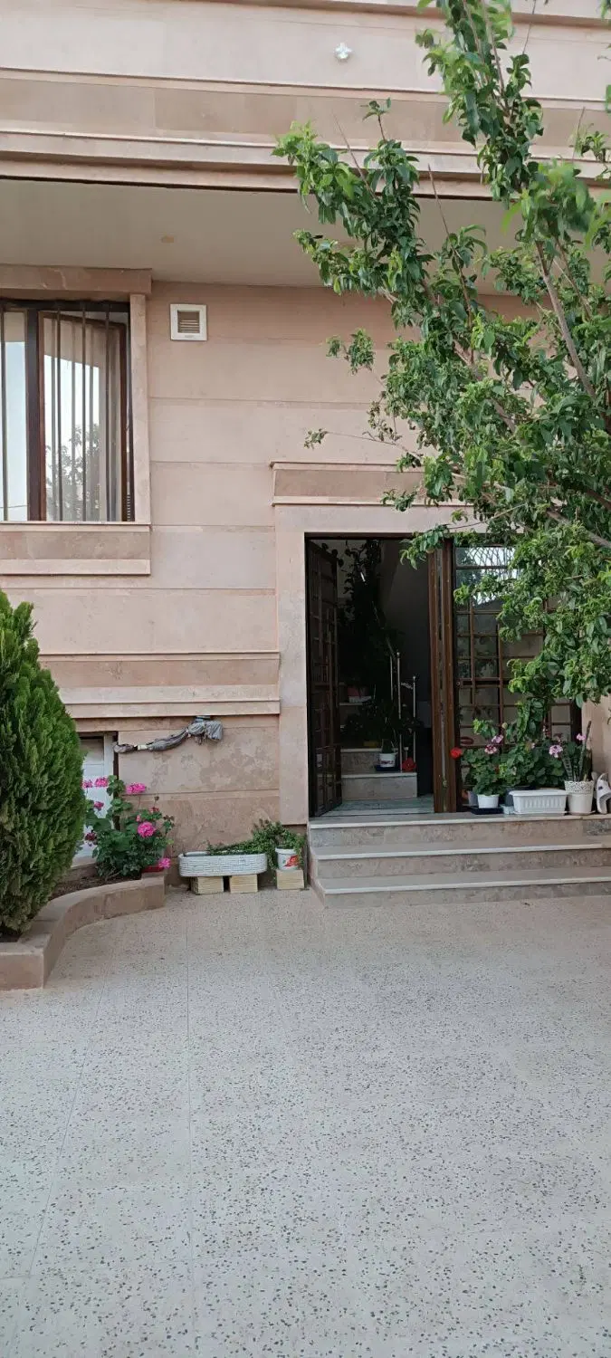 فروش خانه ویلایی نوساز سه طبقه فاز ۲ صدرا