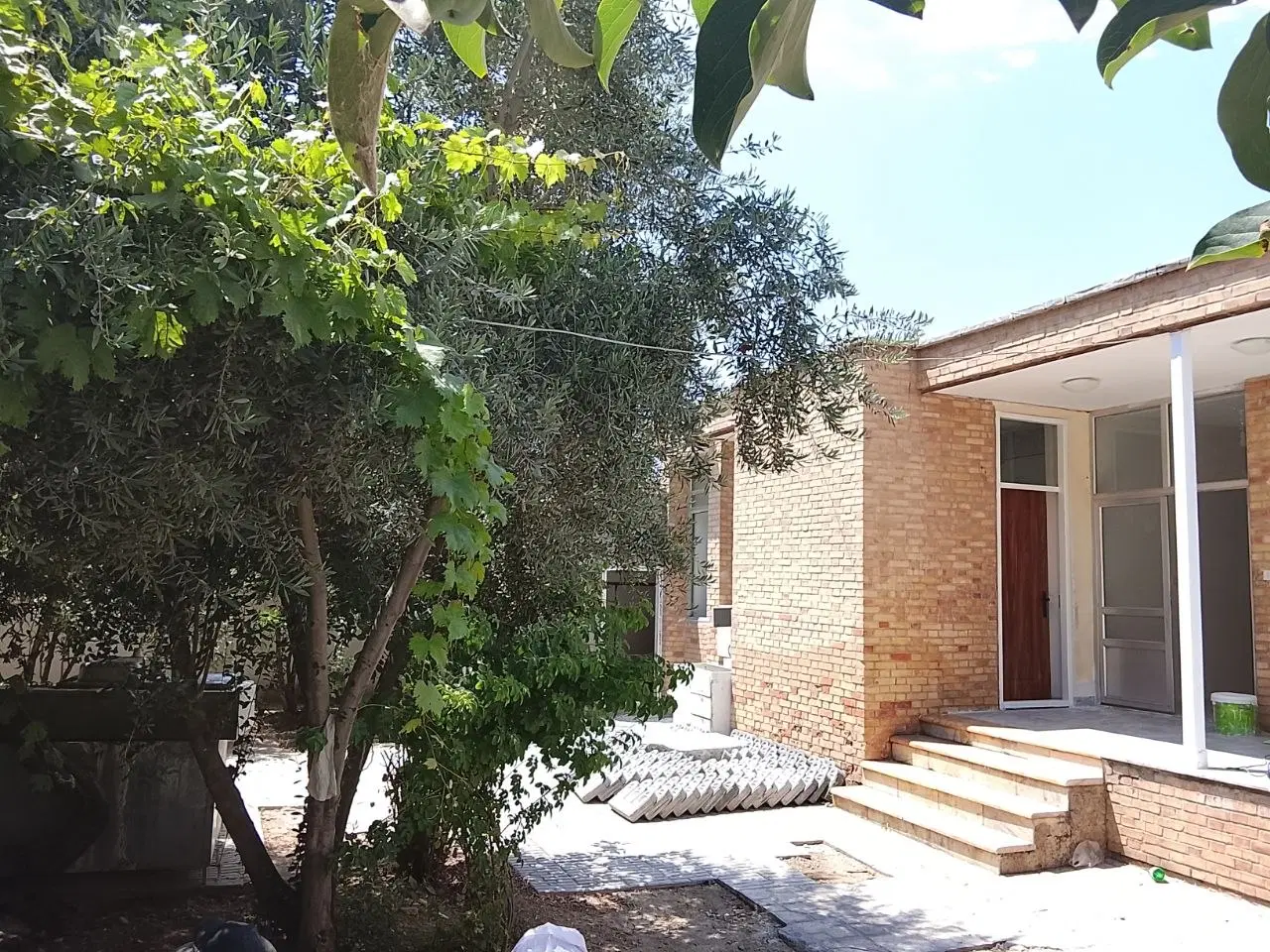 ویلایی ۴۰۰متری استقلال  مناسب مدرسه مهدکودک و ...