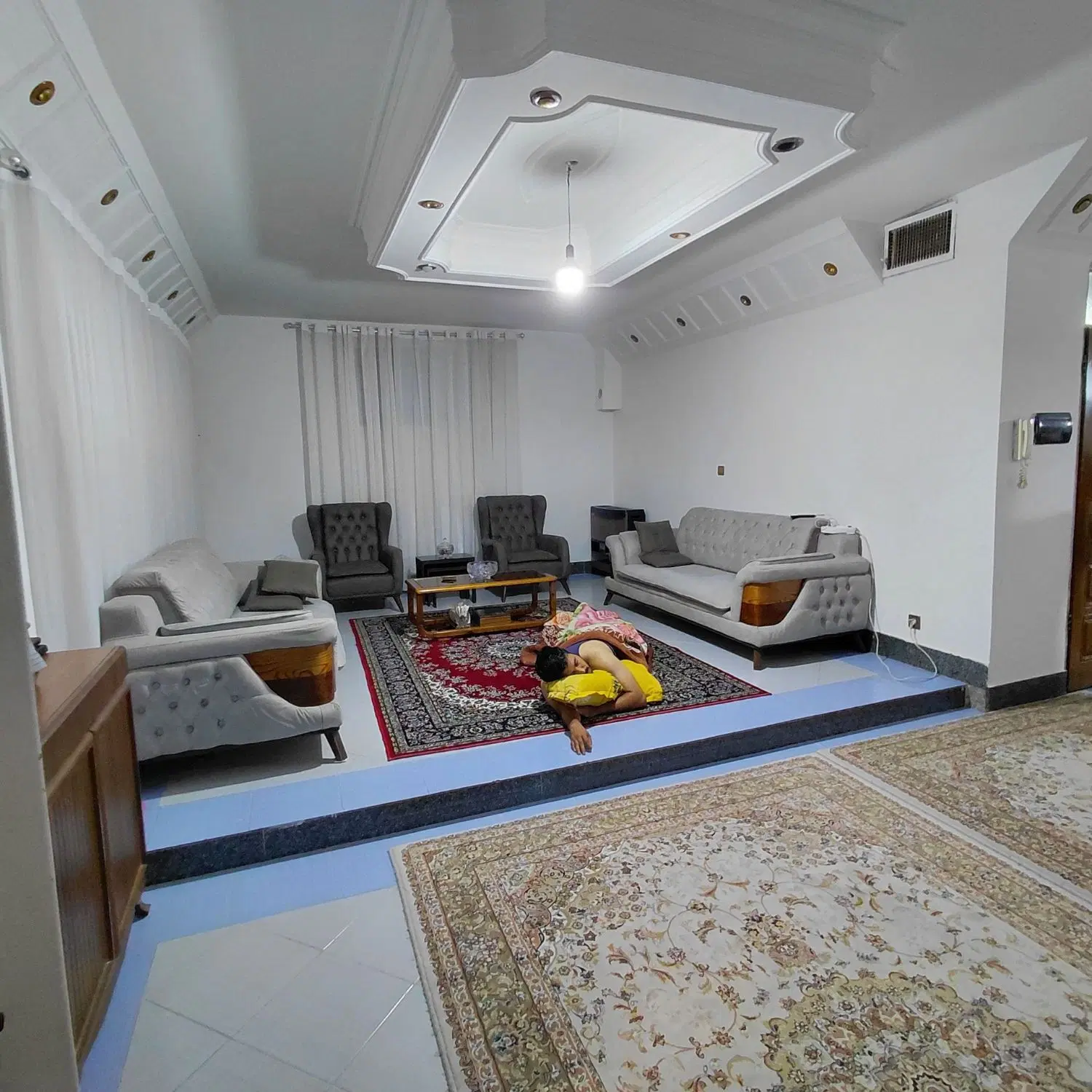 اجاره طبقه پایین ویلایی 140متری واقع در فاز4اندیشه