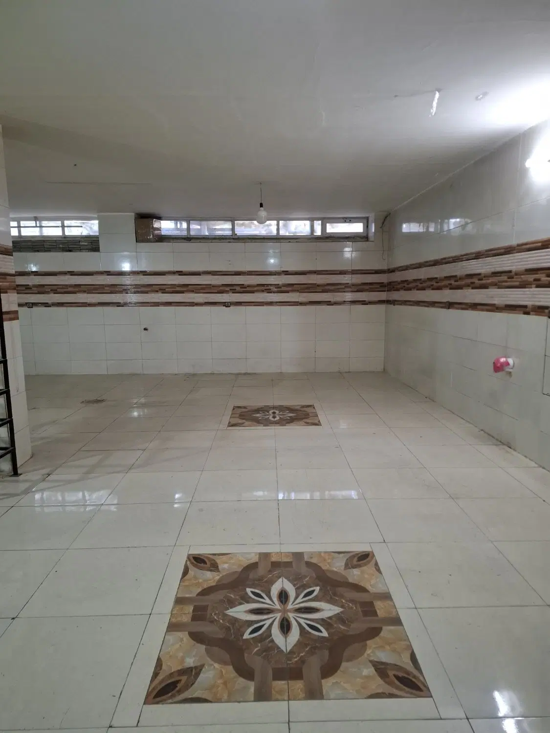 زیرزمین انباری تجاری بر خ جی