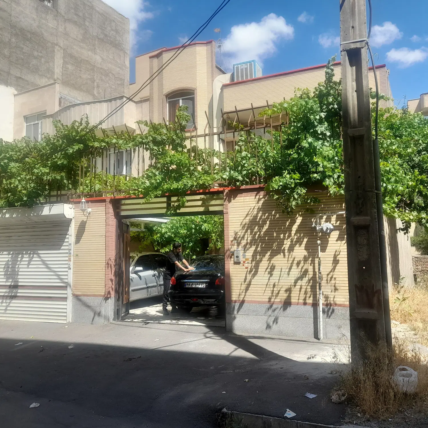 فروش حیاط   ۲۱۰ متر