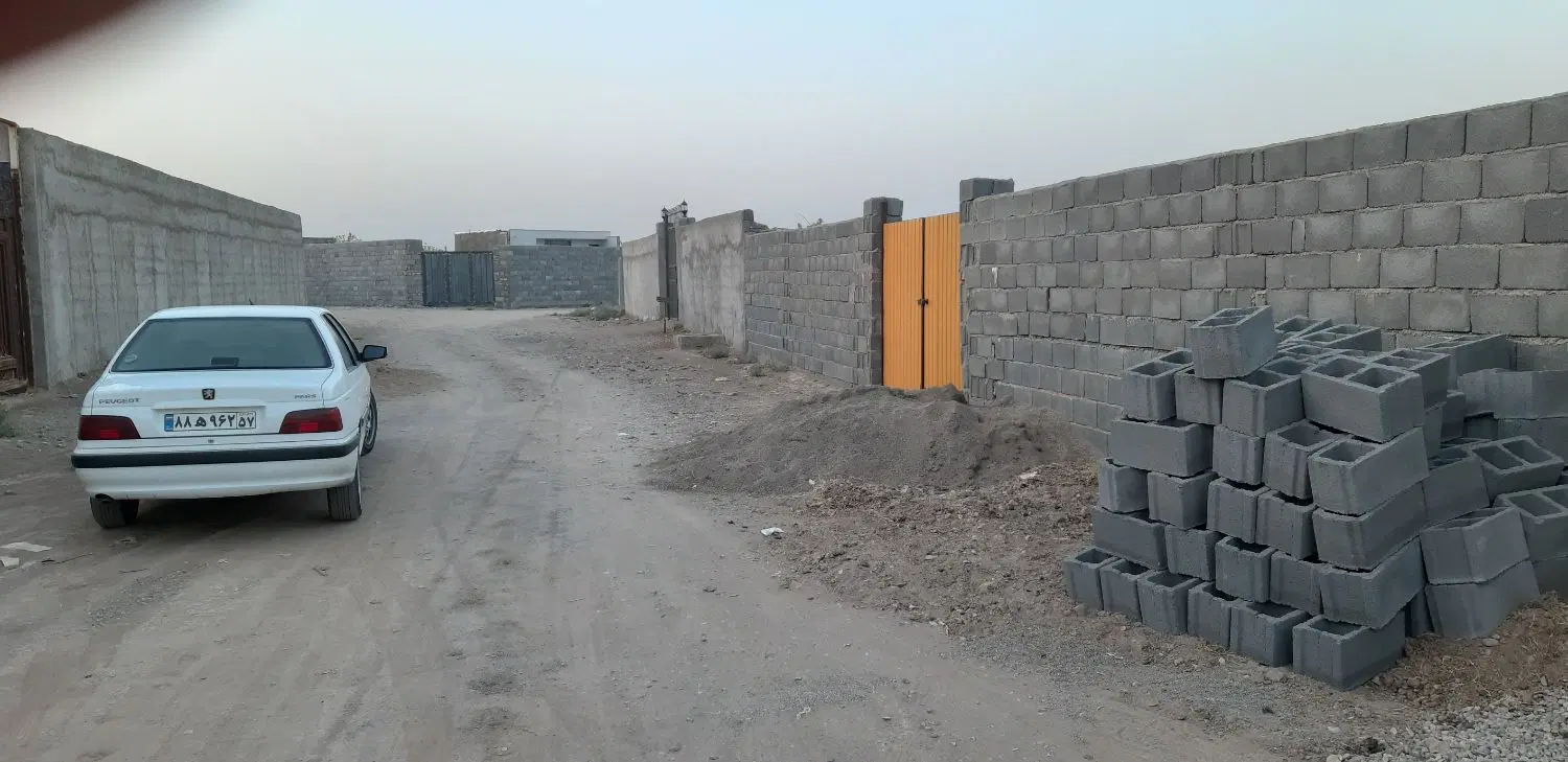 زمین چهار دیواری