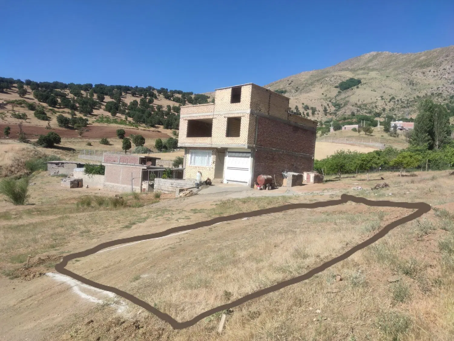 زمین دمامه