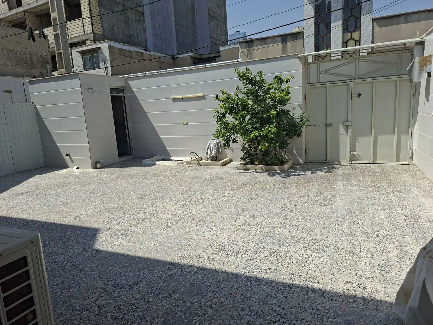 دوطبقه منزل همکف واقع خیابان حضرتی