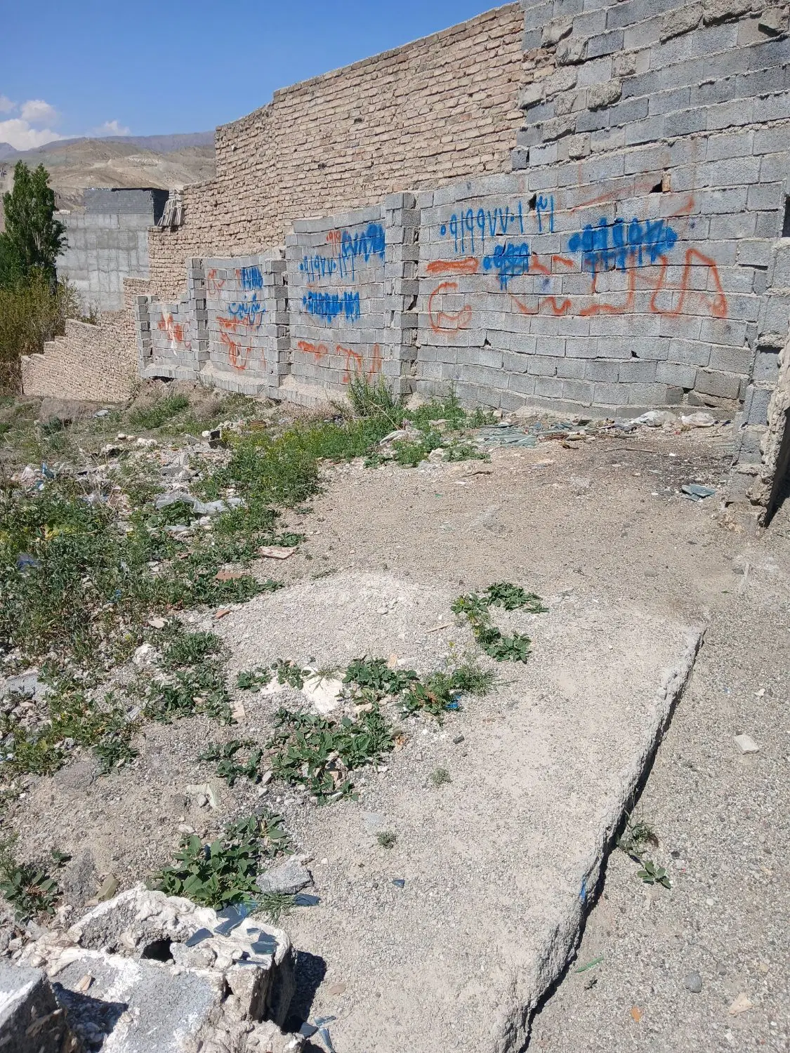 زمین ۱۲۶ متر  عرض ۴ طول ۳۶