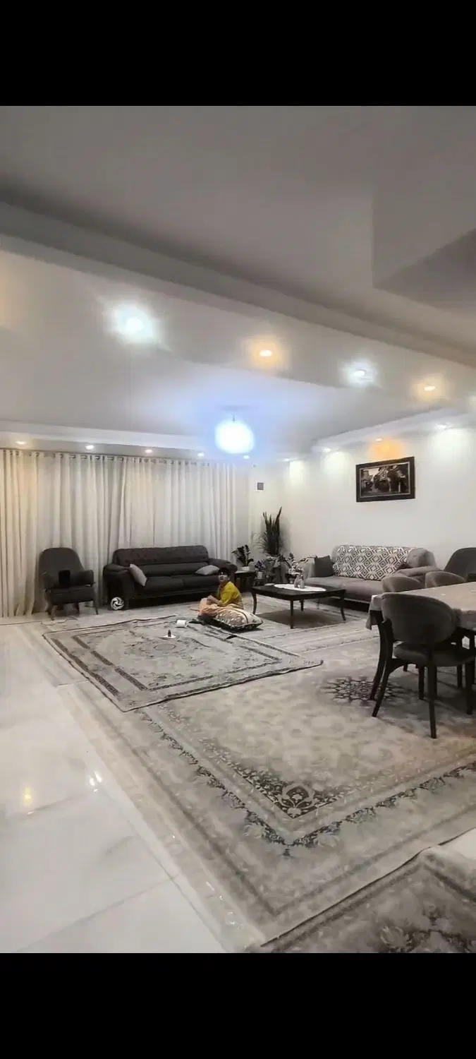 آپارتمان چهارخانه ۱۸۰ متری بر خیابان دستغیب صفر