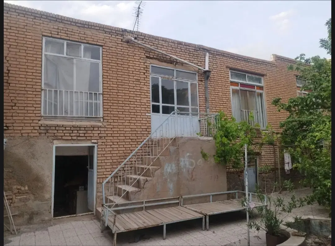 حیاط کلنگی_حیاط