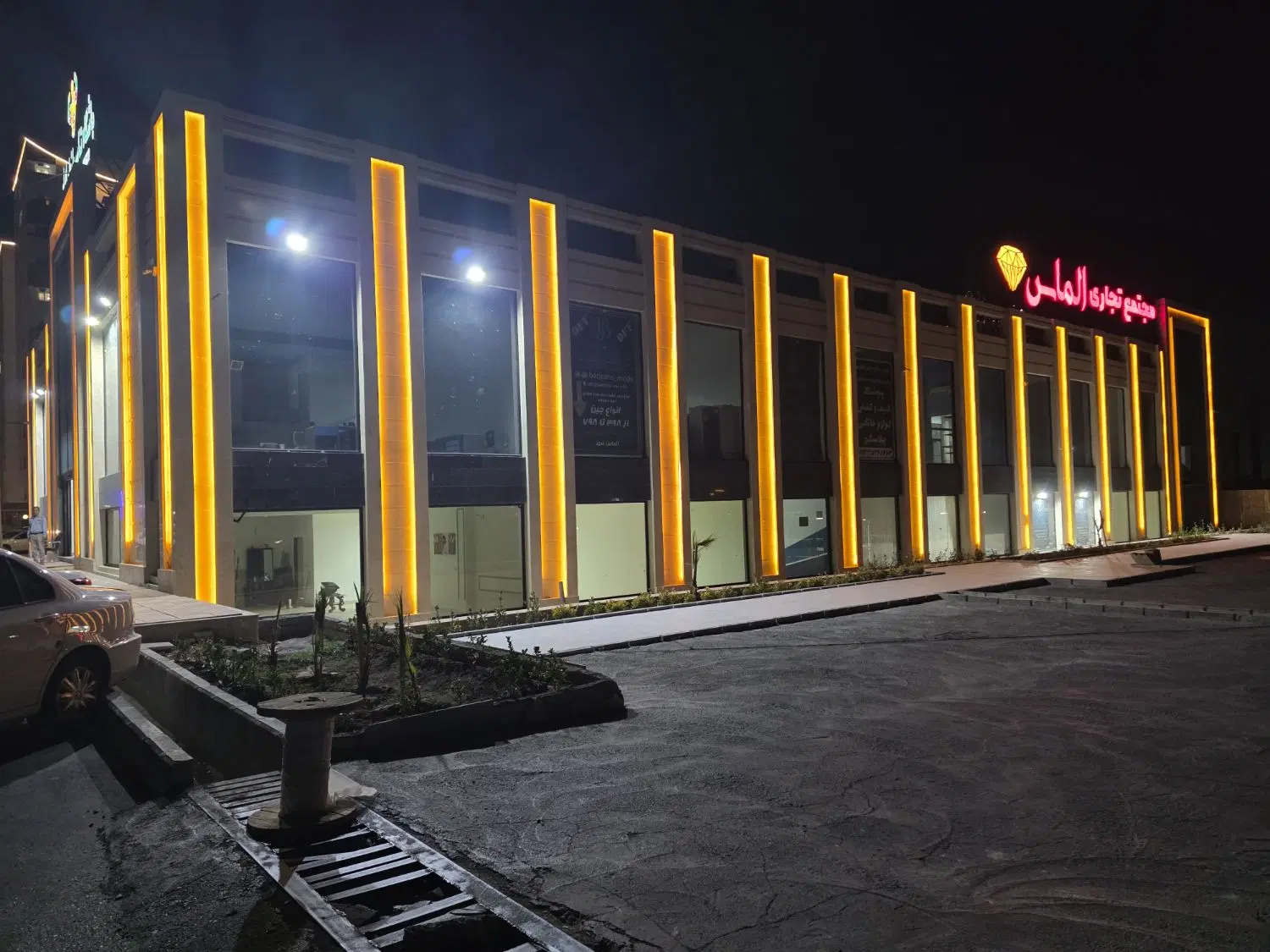 اجاره هایپرمارکت در مجتمع ۱۰۰۰ واحدی