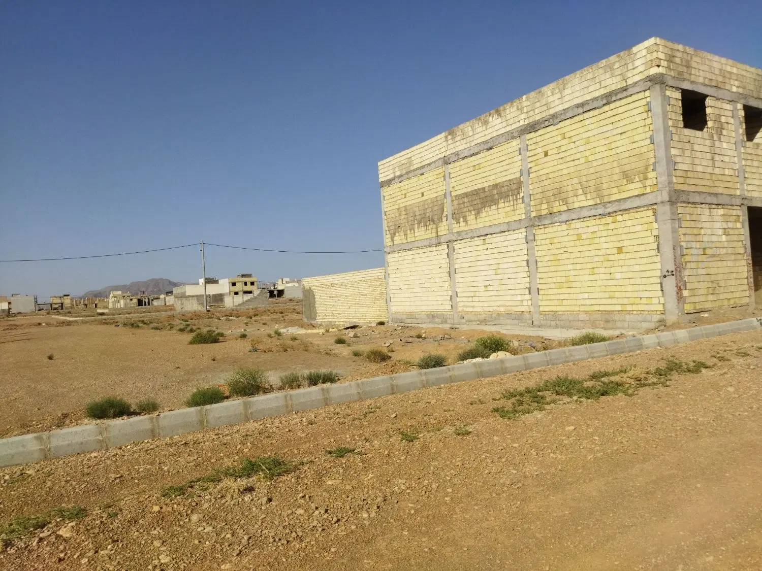 فروش خانه دو طبقه سفت کاری شده