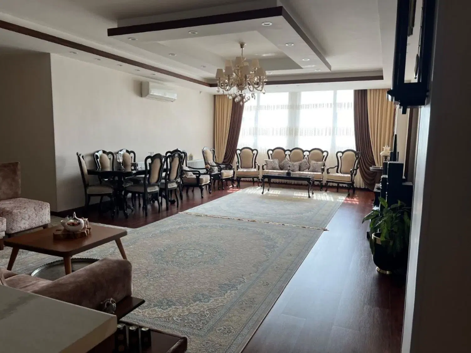 آپارتمان ۱۳۵ متری ، داریوش