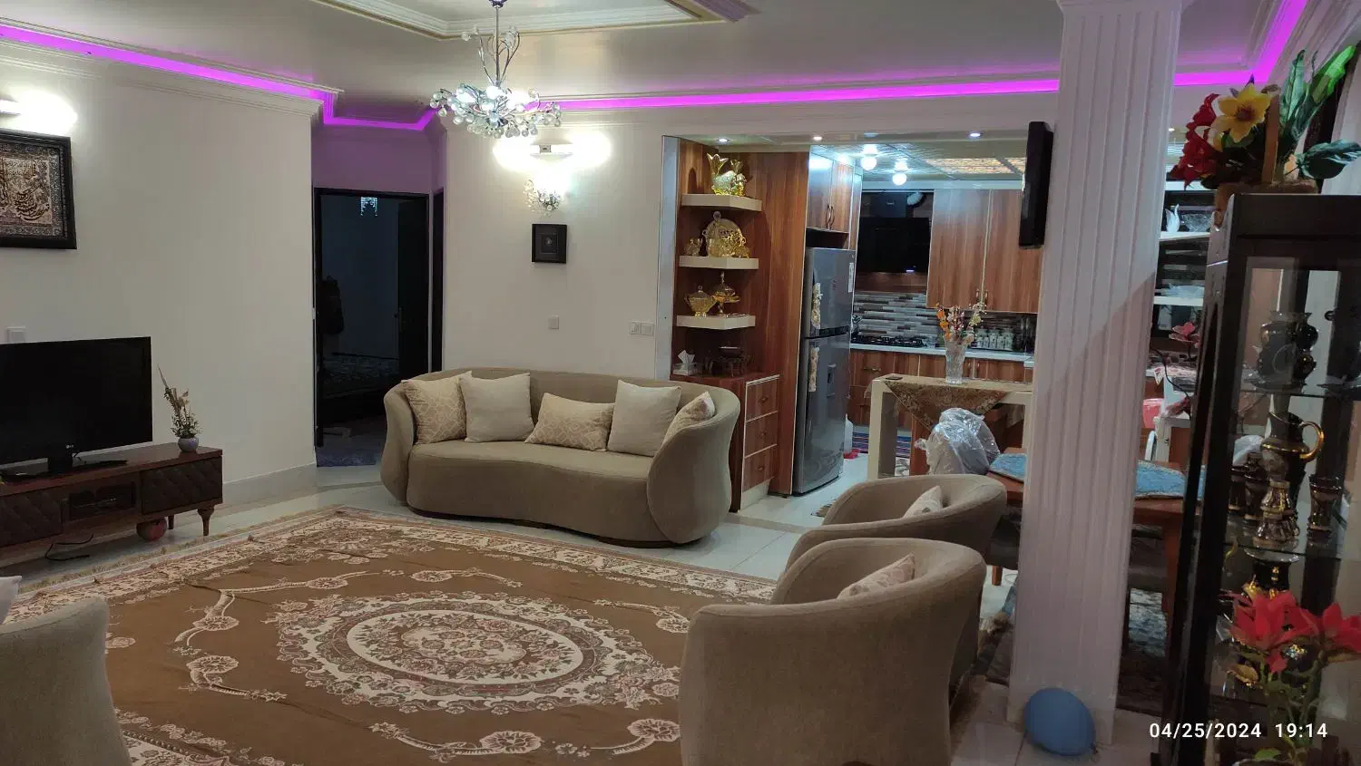۹۰ متری مرکز شهر نزدیک بازار