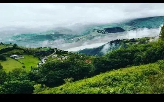 ۳۰۰ متر زمین‌ و ملک کاملا مسکونی