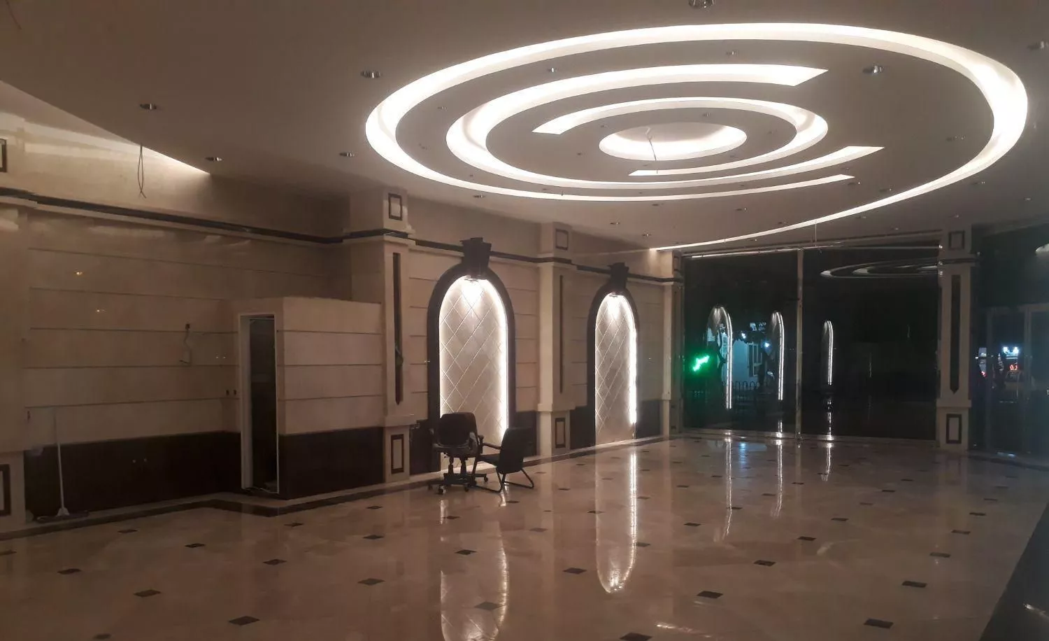 مغازه ۲۰۰ متر نوساز در شش دهنه بَرِ هفده شهریور