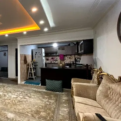 ۹۰ متر دو خواب با پارکینگ _ حیات اختصاصی_مرکز شهر