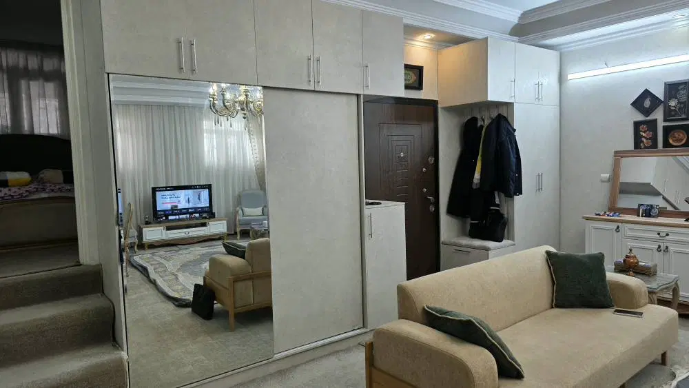 واحد ۹۳ متری_ نبش کوچه روحانیون