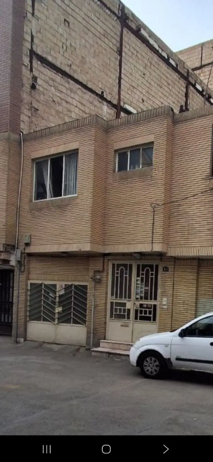 ویلایی نقلی یلوارکریمی