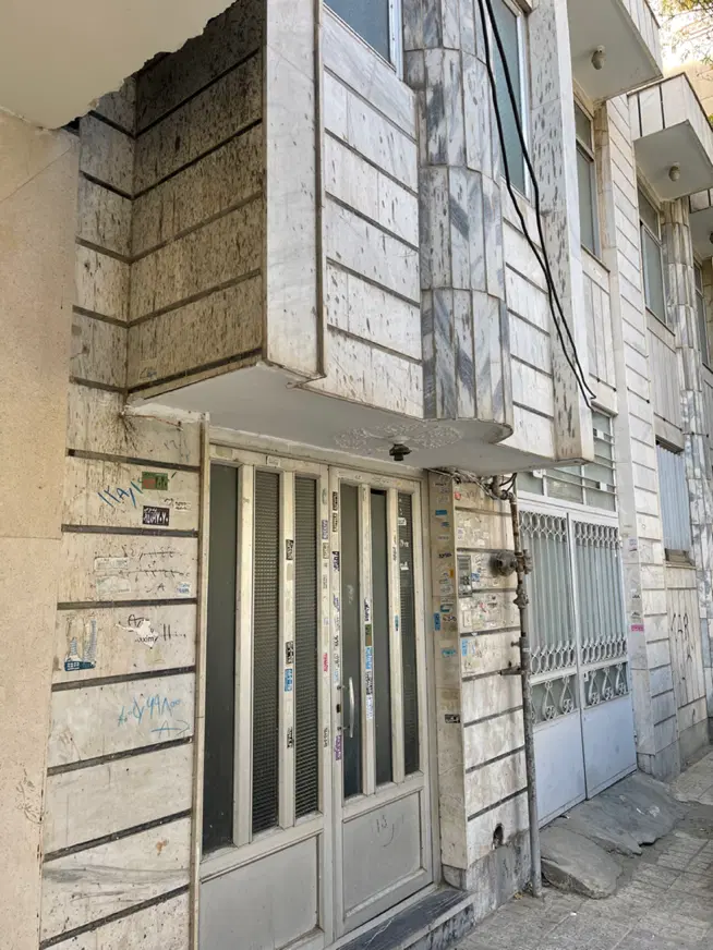 ۲۰۰ متر انبار راه جدا همکف در خیابان ۲۰ متری