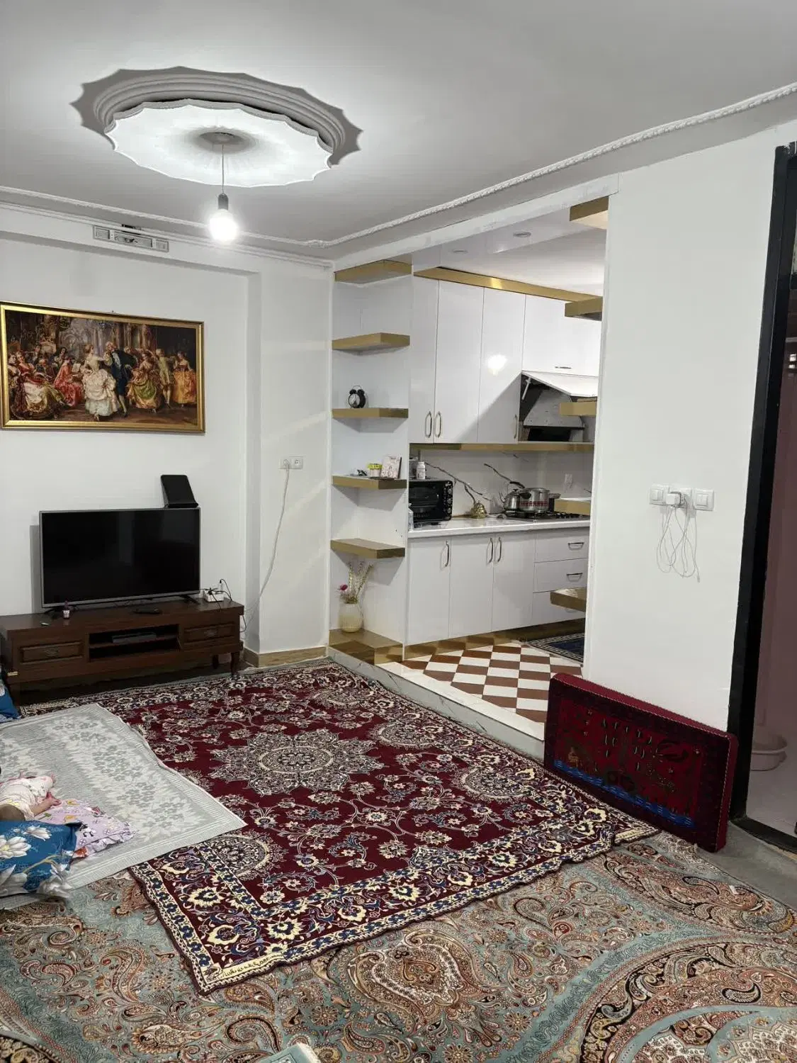 ملک بازسازی شده شیک و تمیز