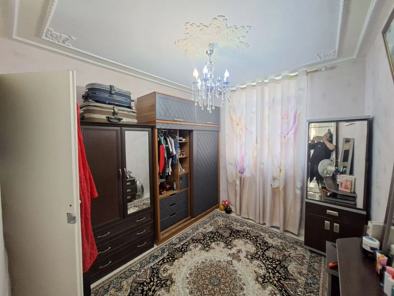 ۶۳ متری _ پارکینگ انباری _ طبقه سوم _ بالکن دار