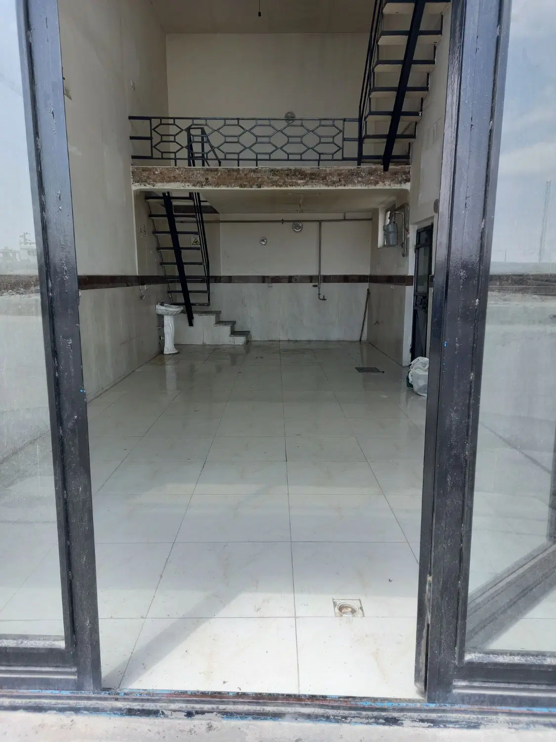مغازه ۵۵ متری در بزرگراه بسیج