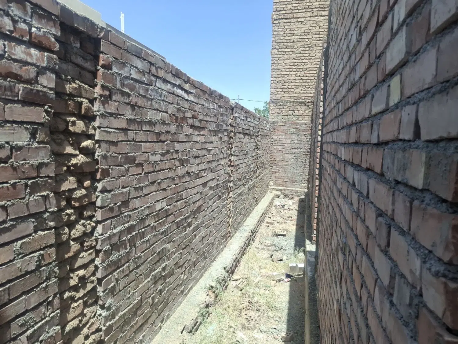 زمین فروشی