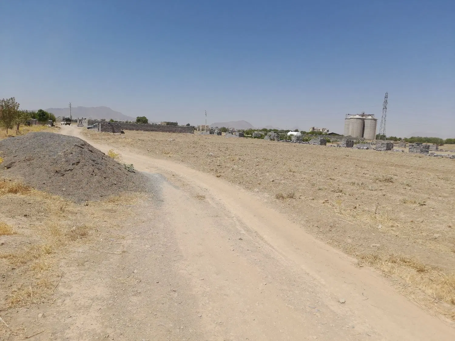 زمین باغی
