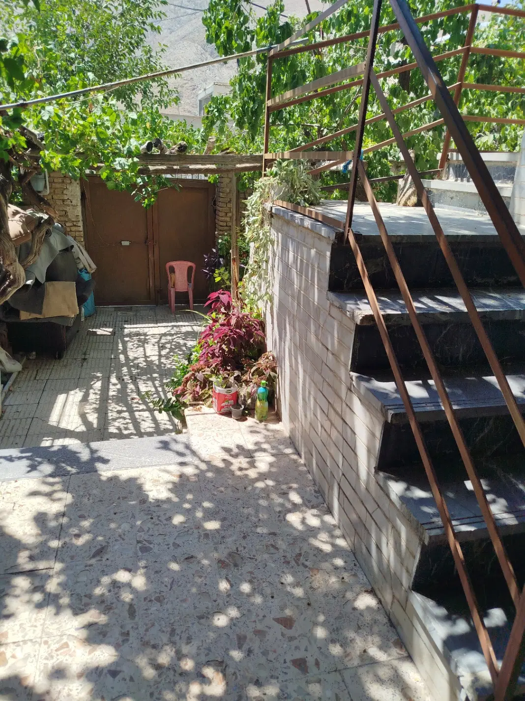 یک طبقه از دوطبقه ویلایی