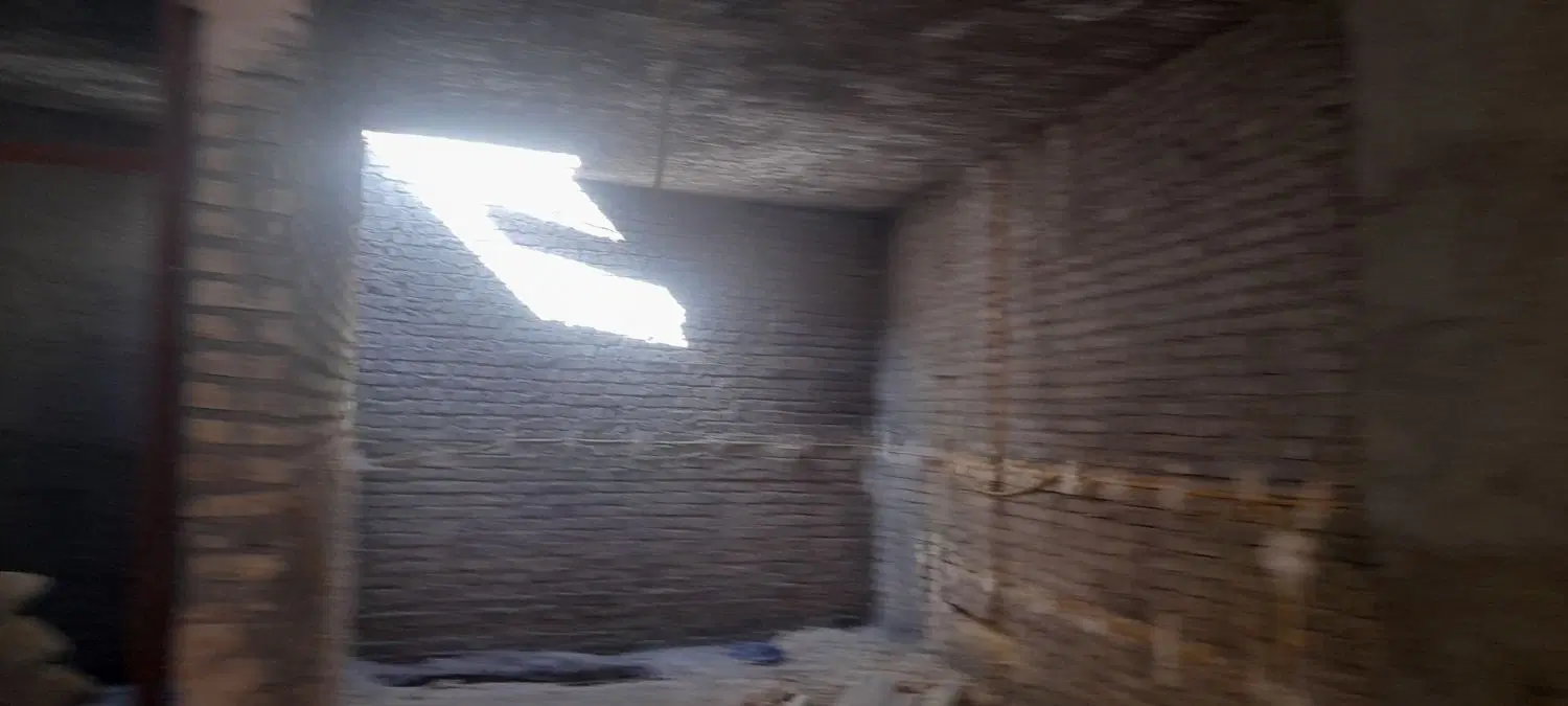 خانه نیمه ساز پشت پارک بزرگ شهر سنتو