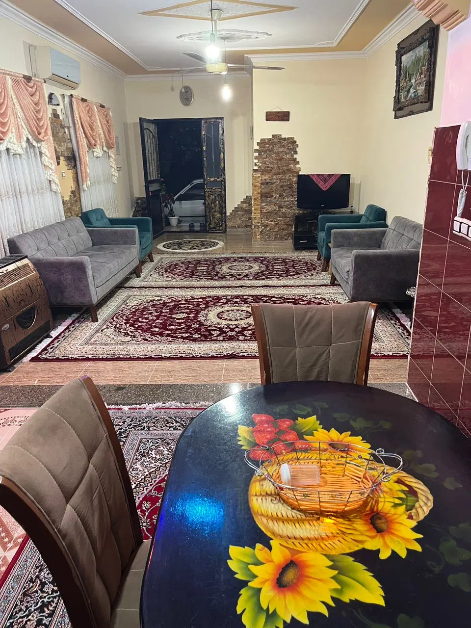 ویلا حیاط دار