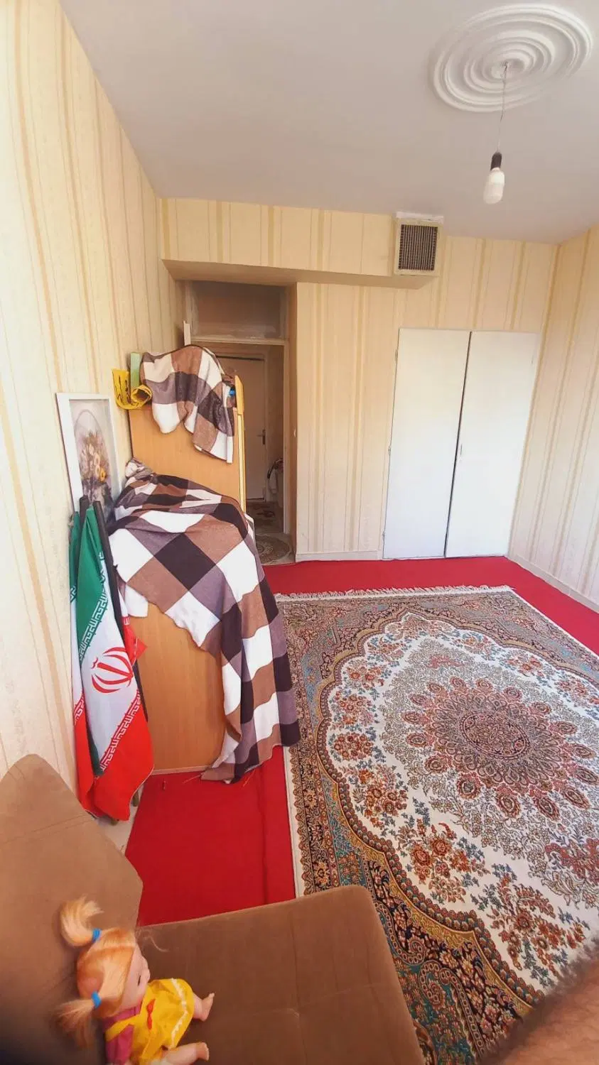 ۸۱ متری