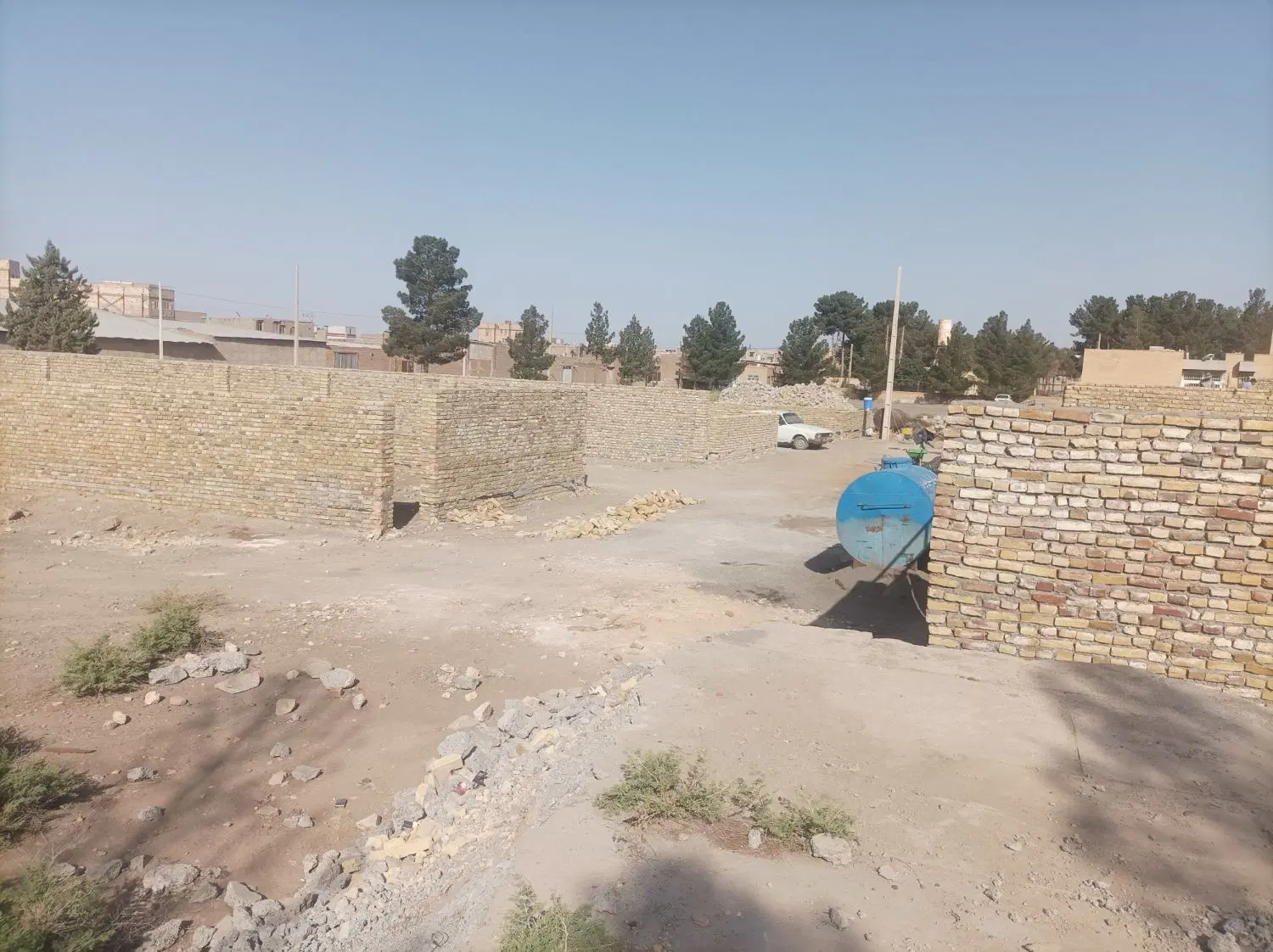 زمین مسکونی ۴ دیواری ۲۰۰ متر  خ جهاد کشاورزی