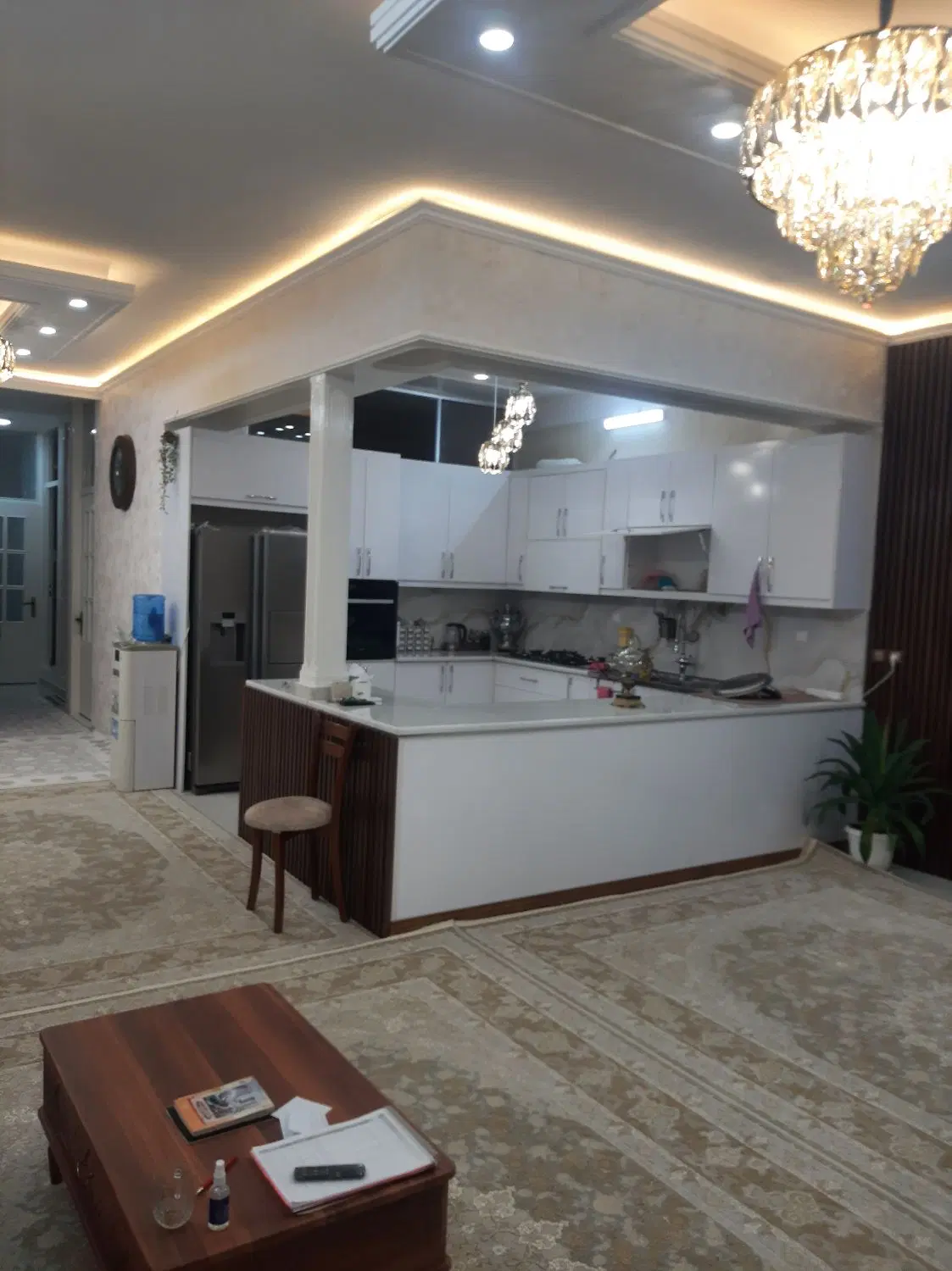 ویلایی۳طبقه آذر۵۶ جنب پمپ بنزین