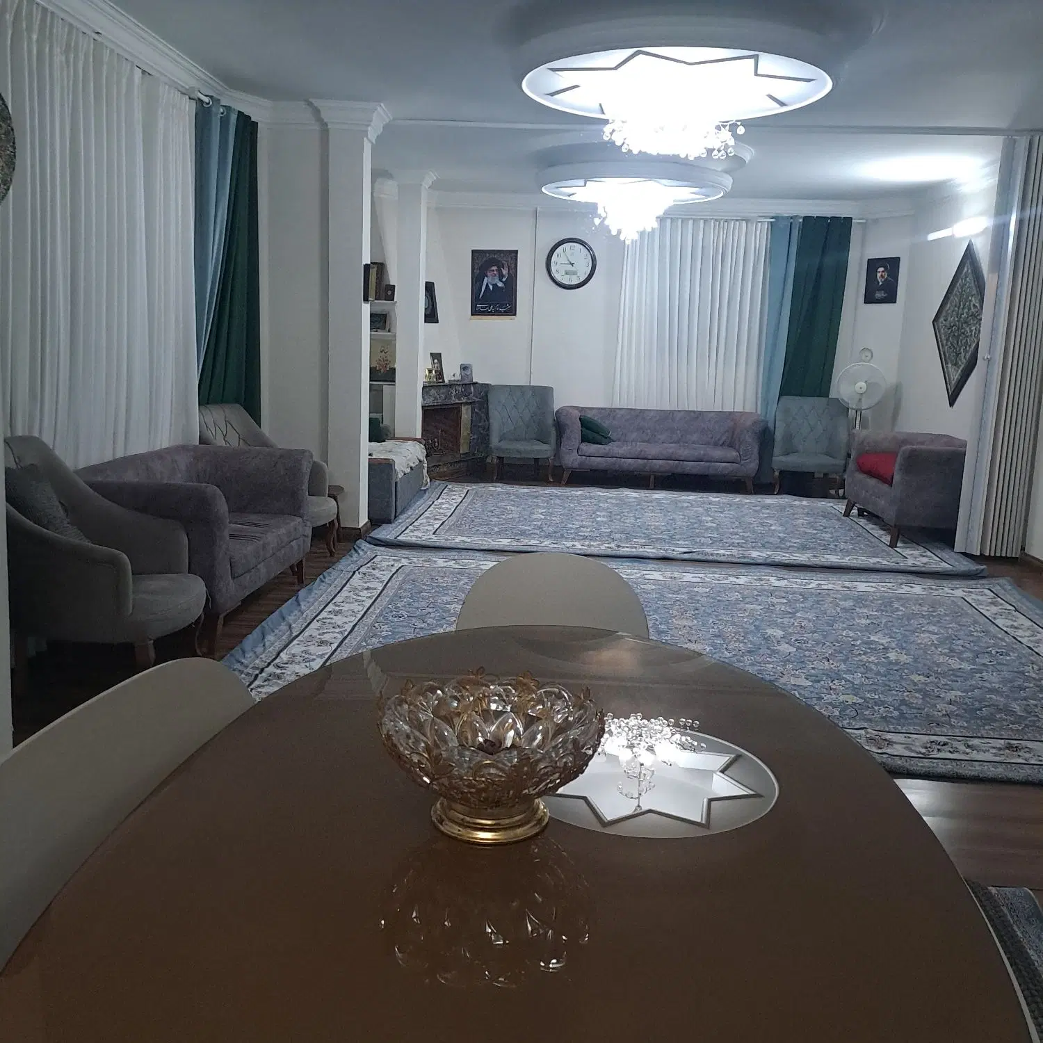 غرق نور، دارای ۲ پارکینگ اختصاصی
